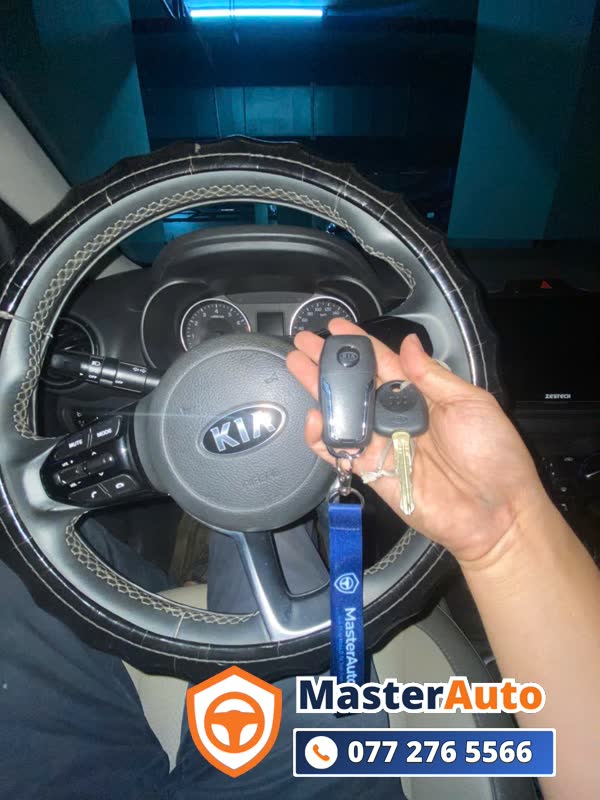 lập trình chìa khóa smart key ô tô tại Bình Chánh bằng thiết bị chuyên dụng