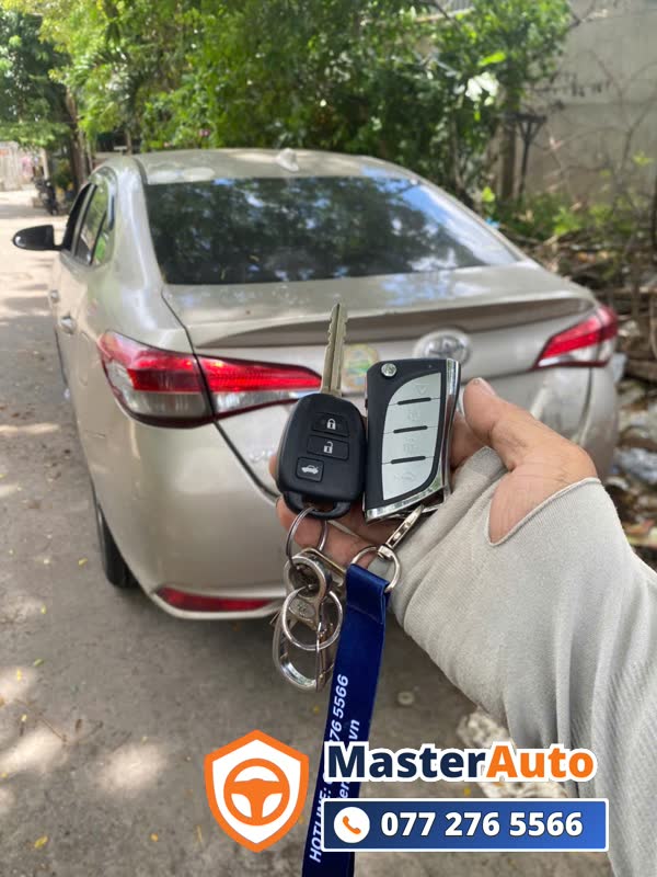 làm chìa khóa ô tô Cần Giờ — kỹ thuật viên MasterAuto bàn giao chìa khóa tại chỗ