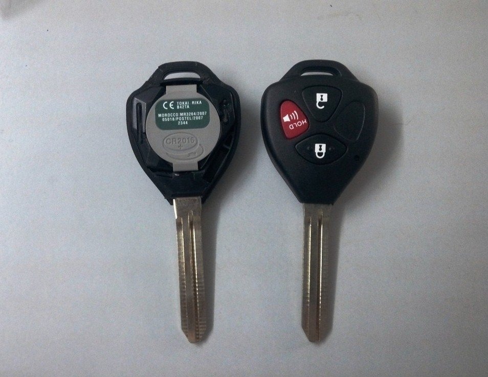 làm chìa khóa xe camry