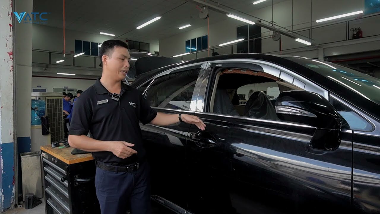 Cách lên xuống xe ô tô - Hướng dẫn chi tiết và lịch sự cho mọi kiểu xe