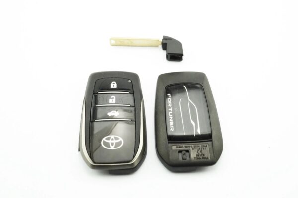 Chìa khóa xe Fortuner Toyota