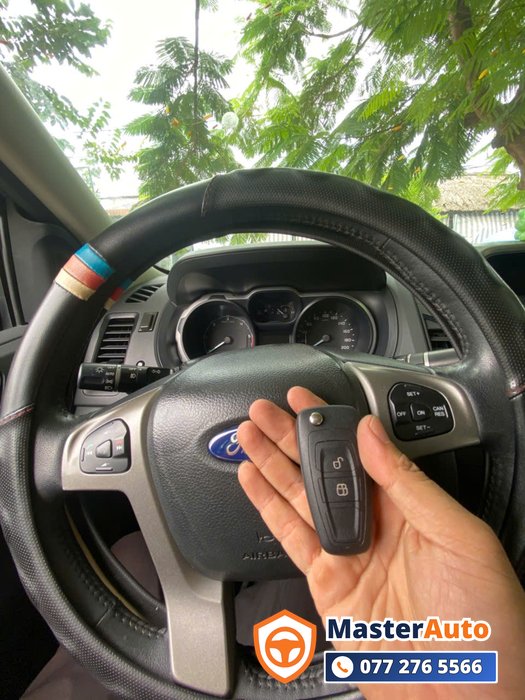 Các loại chìa khóa xe Ford: chìa cơ, remote gập, smart key