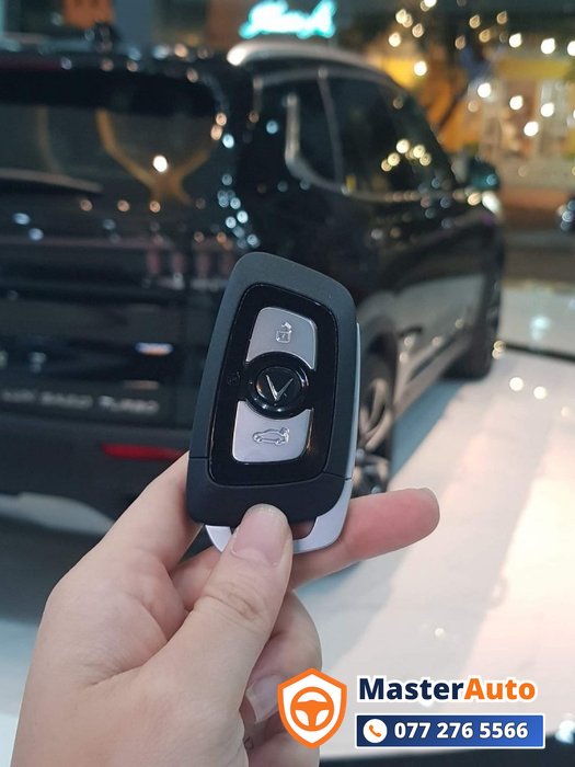Chìa khóa xe VinFast smart key được kỹ thuật viên MasterAuto lập trình