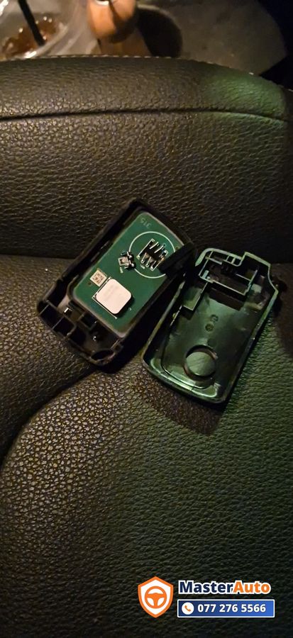 chìa khóa smart key xe sang — làm chìa khóa ô tô cao cấp tại Nhà Bè