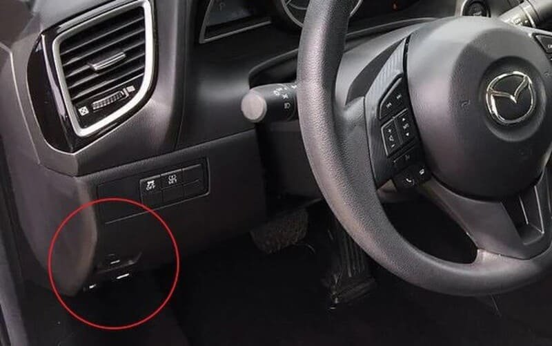 cách mở cốp xe ô tô bị kẹt — nút mở cốp trên táp-lô